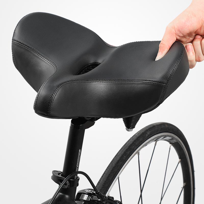 Ergonomic, breathable saddle for road bikes